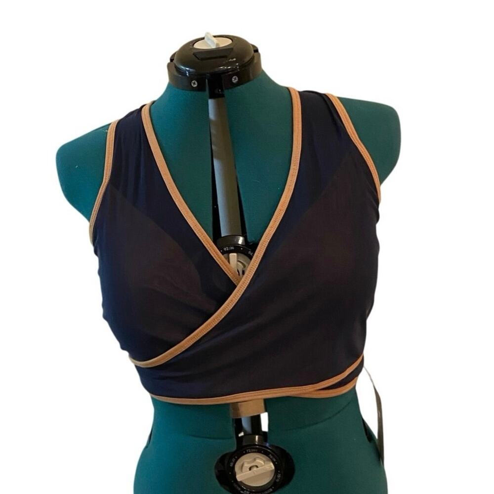 Faye Fabletics 1X Impact Sports Bra Nude Navy Mesh Overlay and Strappy Back